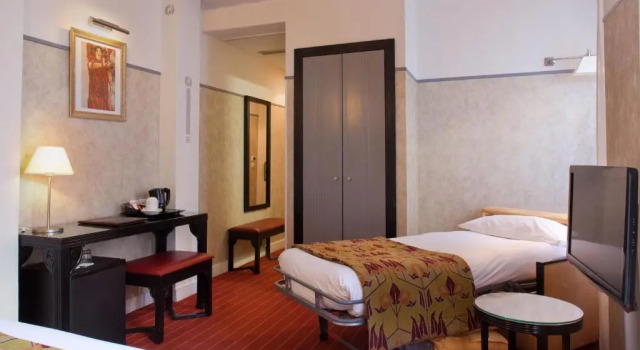 Семейный номер Standard Hotel Eiffel Seine