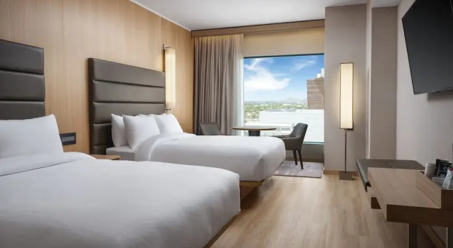 Четырёхместный номер Standard AC Hotel by Marriott Phoenix Downtown