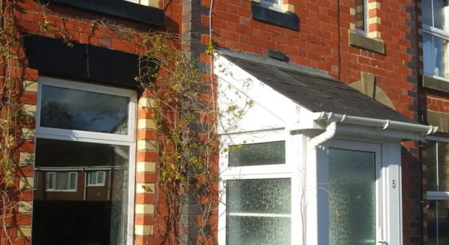 Spacious Holiday Home With Lovely Garden, Ideal Location in South Wales