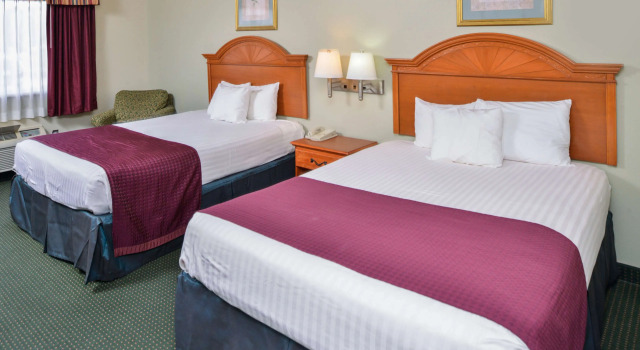 Четырёхместный номер Standard Americas Best Value Inn Wiggins