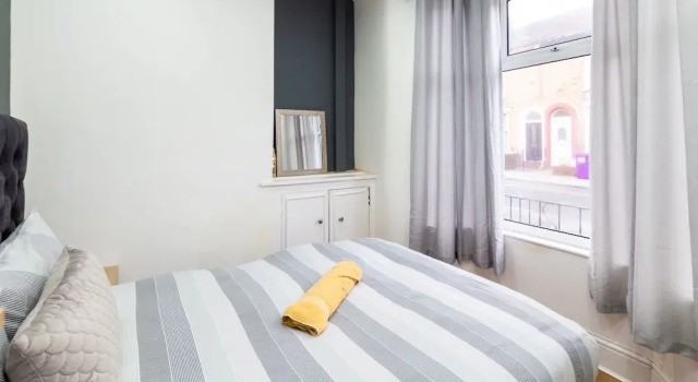 Lush Apartments 4 Bedroom House - Gilroy, Забронировать Апартаменты/квартира Отели Англии с завтраком, Завтраки