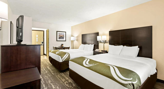 Четырёхместный номер Standard Quality Inn Traverse City