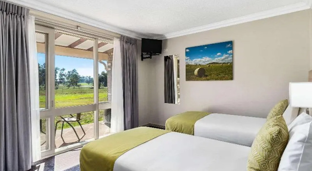 Четырёхместный номер Standard с балконом Quality Inn Carriage House Wagga Wagga