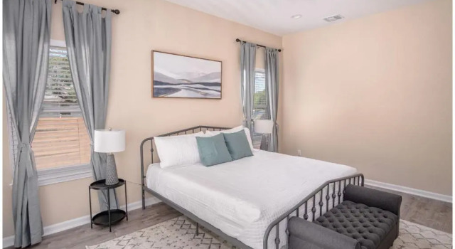 Beautiful Fenced 3BR 2BA Near Exciting Downtown, Book Feriehus Sommerhuse i Bexar County, Hytte