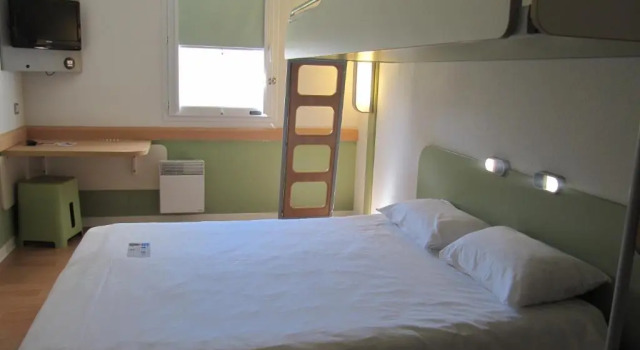 Трёхместный номер Standard IBIS Budget Pontivy