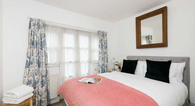 Gorgeous 2BR Mews House Next to Hyde Park, Забронировать Отель Отели Англии 3 звезды, 3*