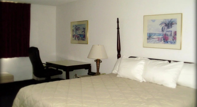 Garden Hotel and Conference Center, Boek Hotel South Beloit Midwest