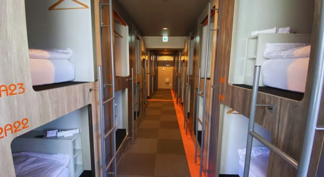 Кровать в общем номере Beagle Tokyo Hostel＆Apartments