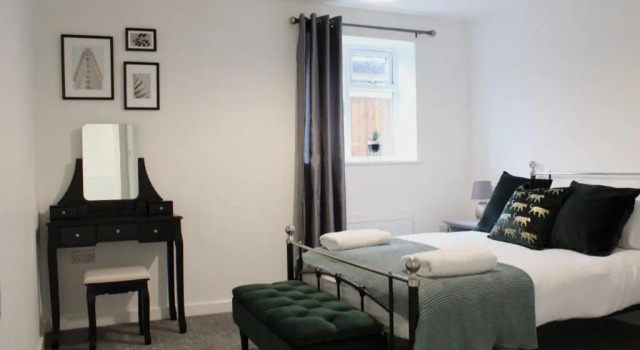 Low Cost, 4 Bed with Parking & Large Garden 08, Забронировать Отель Отели в центре Дидкот, в центре