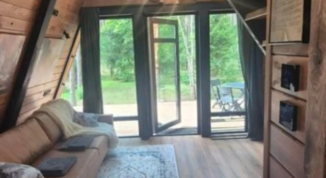 Urliki Launzh Villedzh Glamping, Prenota Campeggio Narach 