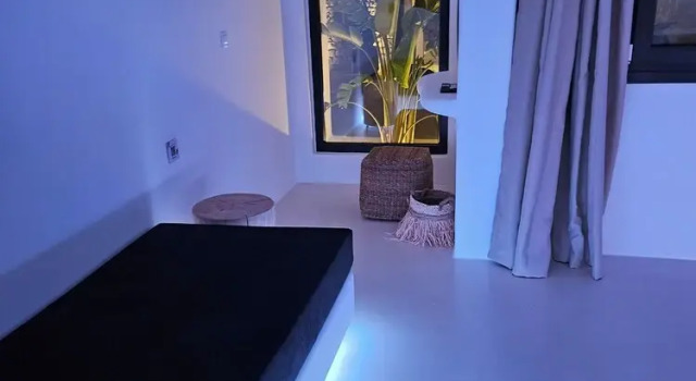 Семейный люкс с балконом и с видом на сад ELLI TROPiCAL LUXURY SUITES SUNSET-INFINITY POOL- SEA SIDE-NEAR CENTER PARKING
