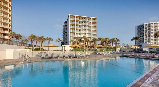 Номер Standard с балконом Delta Hotels by Marriott Daytona Beach Oceanfront