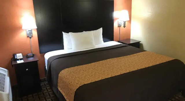 Номер Standard Days Inn by Wyndham Joplin
