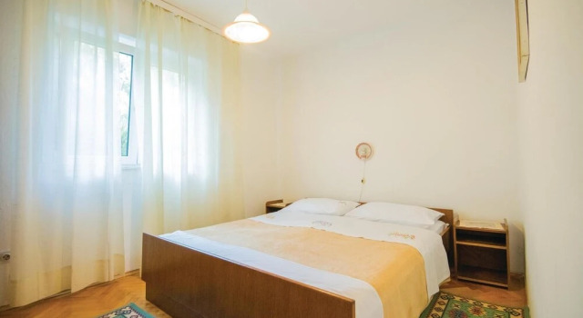 Holiday Home Jelsa Vitarnja, Забронировать Отель Отели Врбоска с парковкой, рядом с Частный Пляж «Виллы Эмма», Парковка