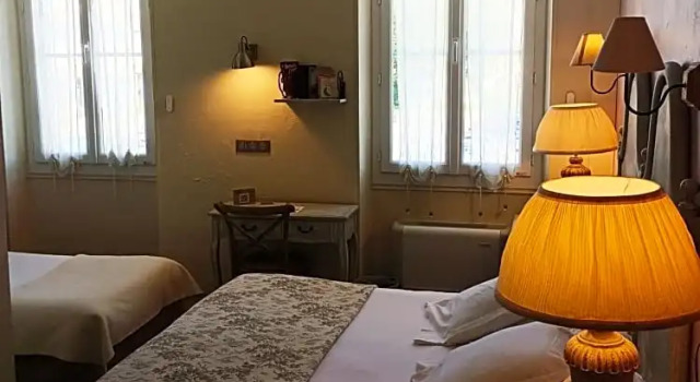 Трёхместный номер Standard The Originals Boutique, Hôtel du Parc, Cavaillon