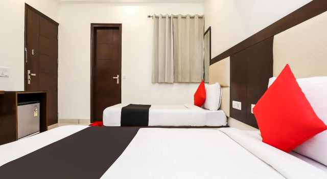 FabHotel Noida Suites Sector 20, Забронировать Отель Нойда штат Уттар-Прадеш