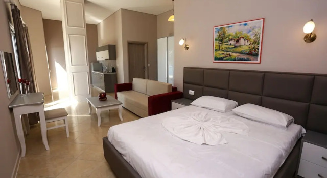 Люкс с 2 комнатами с балконом и с видом на море Serxhio Apartments