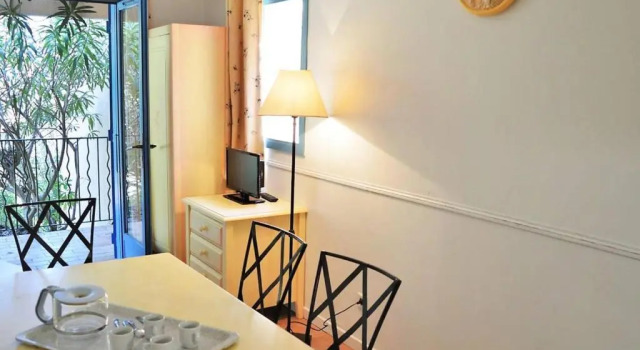 Appartement Le Lavandou, 2 pièces, 6 personnes - FR-1-251-235, Забронировать Апартаменты/квартира Отели Ле-Лаванду с бассейном, Бассейн