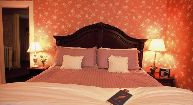 Devonfield Inn, Varaa Bed and Breakfast Hotellit New England uima-altaalla, Uima-allas