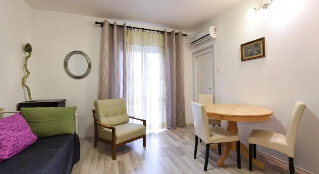 Апартаменты c 1 комнатой с балконом и с видом на сад Apartments Dado