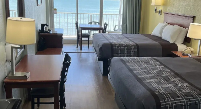 Четырёхместный номер Standard с балконом и с видом на океан Seahawk Motel