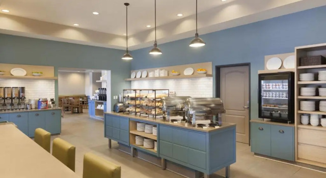Четырёхместный люкс Country Inn & Suites by Radisson, Bloomington at Mall of America, MN