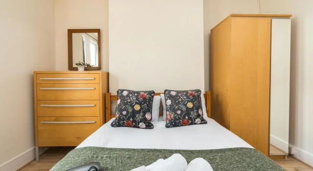 Spectacular 2BD Flat in Shepherds Bush