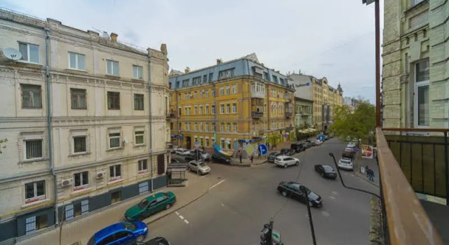 911Flat, Забронировать Апартаменты/квартира Отели Киева с парковкой, рядом с Андреевский спуск, Парковка