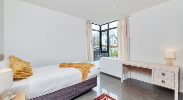 Коттедж Executive Wonderful Hobsonville Three Bedroom Home