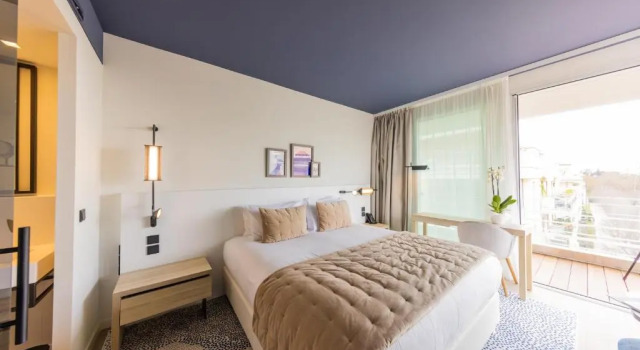 Номер Standard с видом на горы Hotel Indigo Cagnes-sur-Mer by IHG
