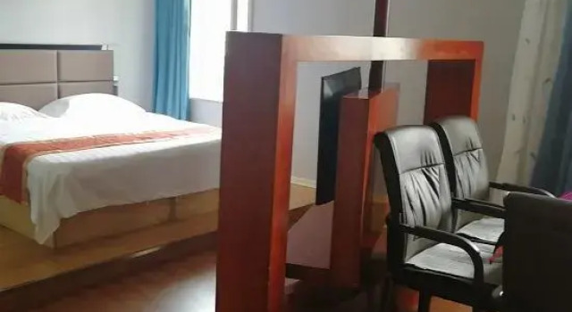 Люкс Deluxe Wuchang Yijia Business Hotel