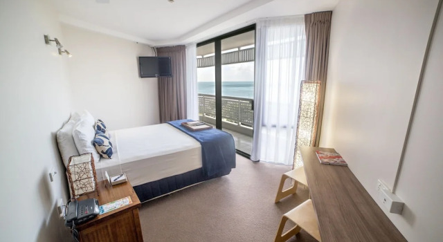 Семейный номер Standard с балконом Rydges Esplanade Resort Cairns