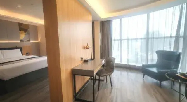 Люкс Homeinn Selected Hotel (Heze Dingtao Wantai City)