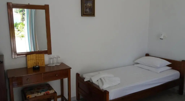 Трёхместный номер Standard Heracles Hotel