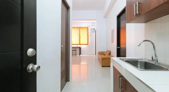 Номер Deluxe RedDoorz @ Jardin LRT Tayuman Manila