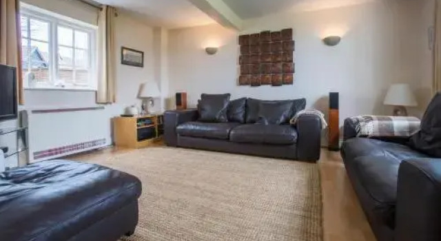 2 Ogilvie Lodge