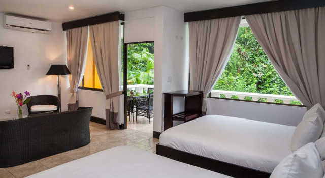 Tifakara by the Waterfall, Varaa Hotelli Hotellit Alajuela uima-altaalla, Uima-allas