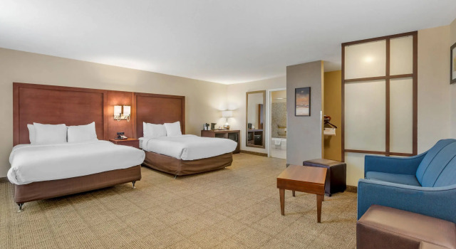 Четырёхместный люкс Comfort Suites Blythe