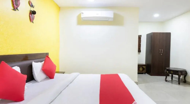 OYO 40130 Samardha Jungle Resort, Varaa Lomakeskus Hotellit New Delhi uima-altaalla, Uima-allas