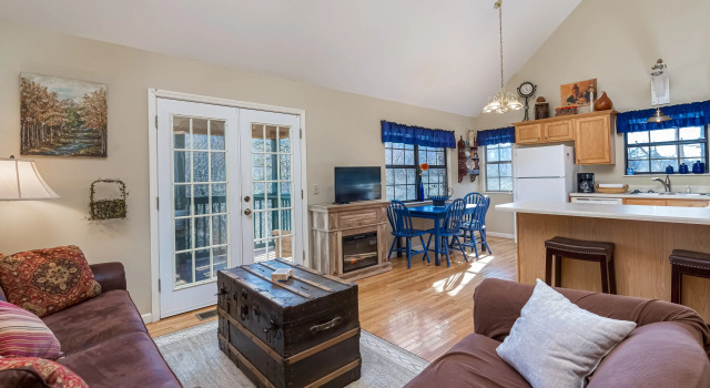 Gatlinburg Getaway Cute Cabin with Mountain Views