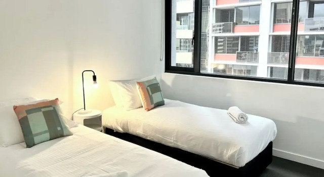 Апартаменты Premier с балконом Readyset Apartments at Manhattan