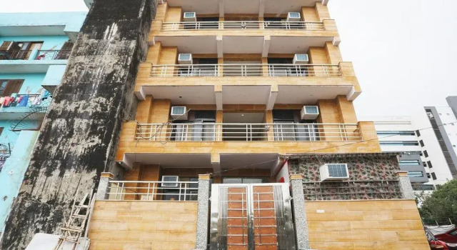 Oyo 42405 Hotel Diamond, Забронировать Отель Отели Индирапурам 3 звезды, 3*