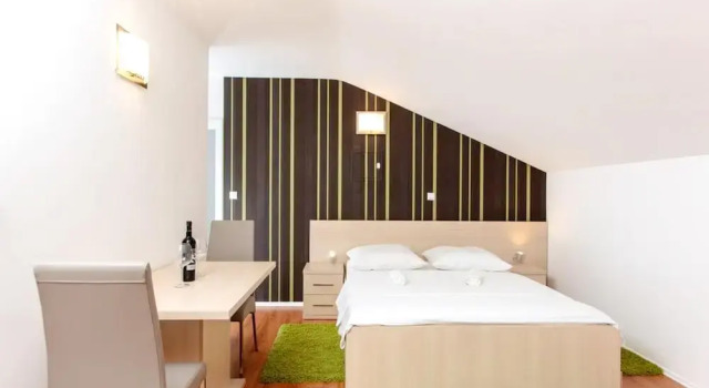 Studio in Podstrana, With Wonderful Mountain View, Enclosed Garden and
