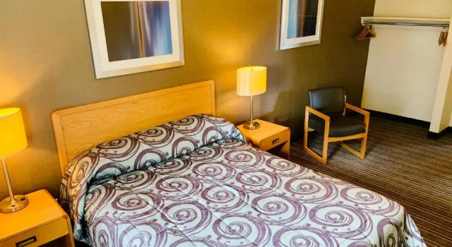 Четырёхместный номер Classic Toronto Lakeshore Hotel