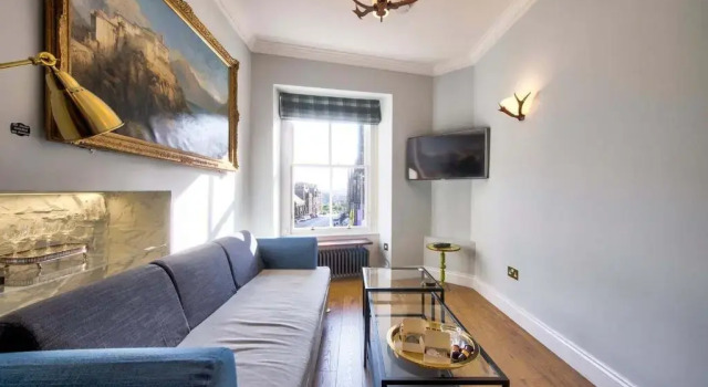 Апартаменты Upper Bow - Luxurious, Modern 1BR Apartment near Castle
