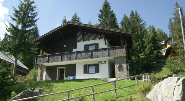 Holidayhouse in a pleasant area in Nassfeld with views of the mountains.