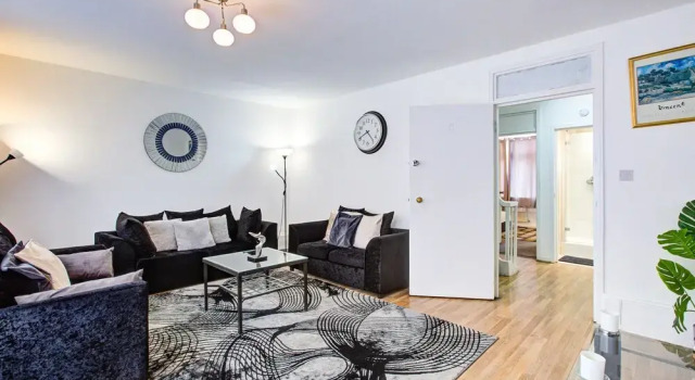 Gorgeous 4 Bedroom House in Central London, Забронировать Отель Отели Англии 3 звезды, 3*