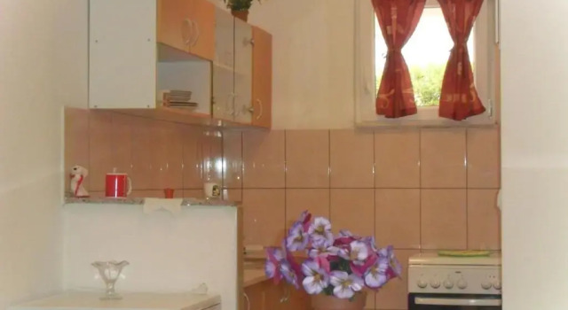 Апартаменты Цокольный этаж с балконом Apartments Valjan