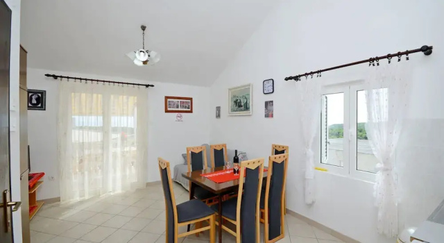 Apartments Zvonko, Prenota Appartamento Rukavac Vis, vicino a Spiaggia di Tepluš
