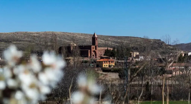 Коттедж с балконом и с красивым видом из окна Casa Rural Los Lilos